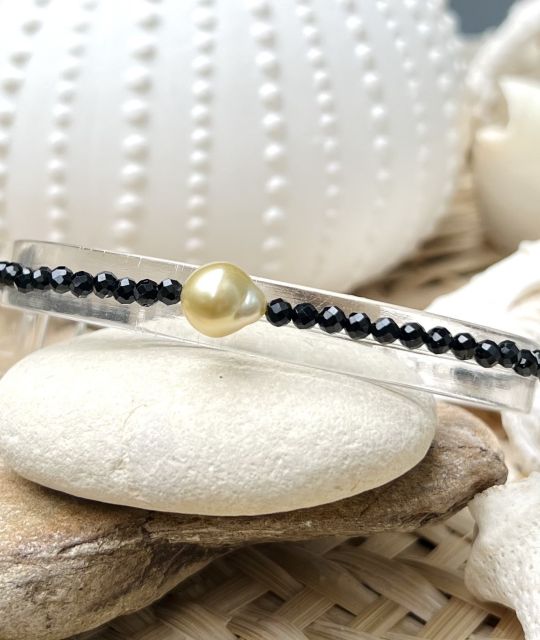 Bracelet unique en spinelles accompagné d'une magnifique perle d'Australie - créé dans notre atelier de Nantes - certifié et garanti