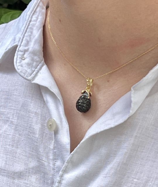 Bijou en perle de Tahiti aux reflets rares et lustre exceptionnel. Certificat d’authenticité et livraison sécurisée – Poemotu.