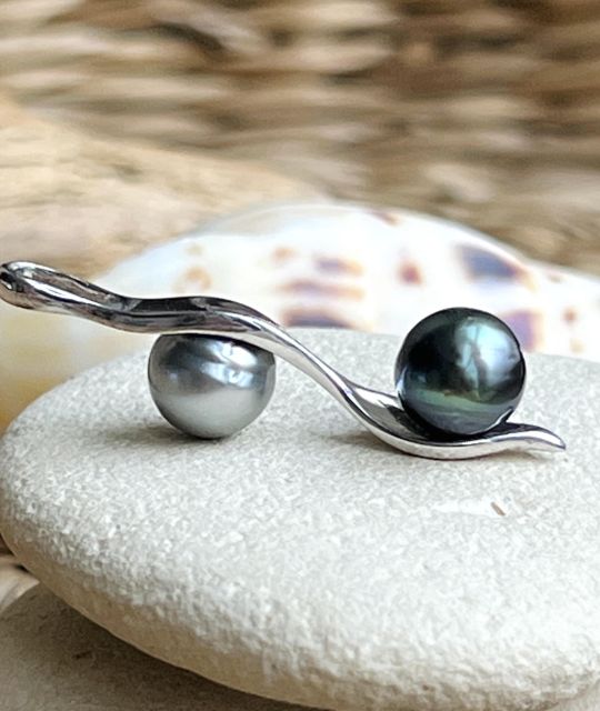 Entdecken Sie diesen Anhänger mit Tahiti-Perlen, der die Liebe und Vereinigung zweier Wesen symbolisiert - GIA-Zertifikat - kostenloser und sicherer Versand