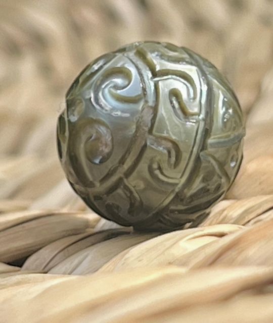 Bijou en perle de Tahiti aux reflets rares et lustre exceptionnel. Certificat d’authenticité et livraison sécurisée – Poemotu.