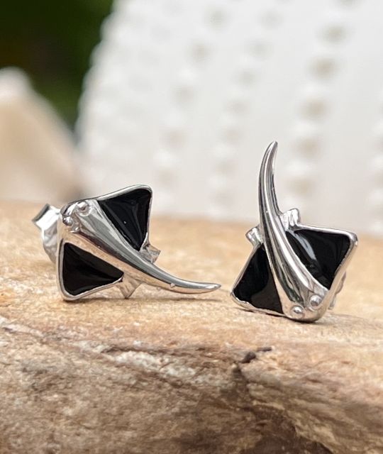 Adorable raie manta montée en boucles d'oreilles argent 925 rhodié -