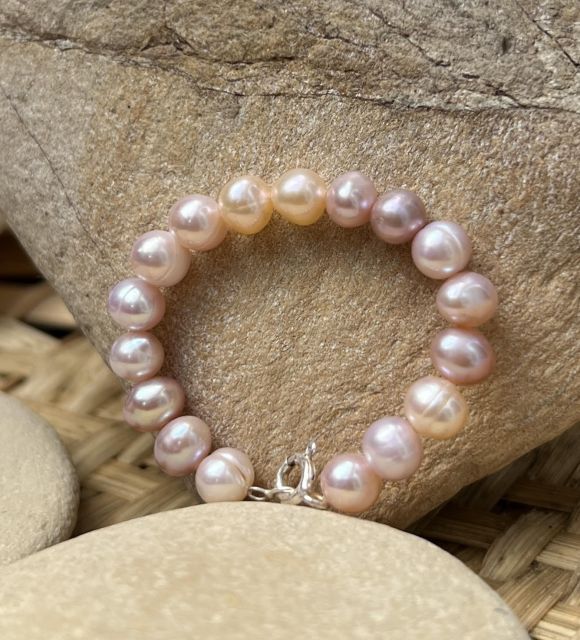 Scopri il braccialetto in perle d'acqua dolce per neonati - una splendida testimonianza d'amore - spedizione gratuita