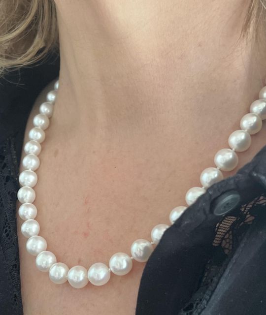 Bijou en perle de Tahiti aux reflets rares et lustre exceptionnel. Certificat d’authenticité et livraison sécurisée – Poemotu.