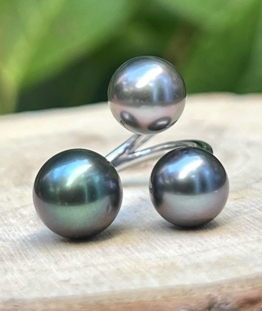 Bijou en perle de Tahiti aux reflets rares et lustre exceptionnel. Certificat d’authenticité et livraison sécurisée – Poemotu.