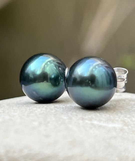 Durchmesser 8,84 mm und 9,00 mm, exzellenter Glanz, Qualität AA. Ein einzigartiges und wertvolles Paar, das Sie sich nicht entgehen lassen sollten.