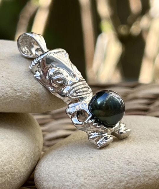 Bijou en perle de Tahiti aux reflets rares et lustre exceptionnel. Certificat d’authenticité et livraison sécurisée – Poemotu.