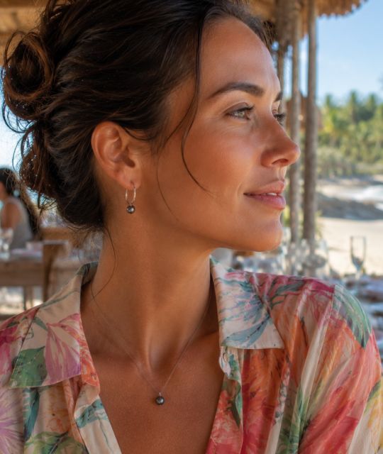 Bijou en perle de Tahiti aux reflets rares et lustre exceptionnel. Certificat d’authenticité et livraison sécurisée – Poemotu