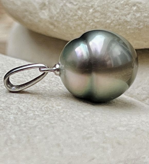 اكتشفوا القلادة بفضة مرصعة بالروديوم و لؤلؤة تاهيتي حقيقية بلون الطاووس وقطر 9.33 مم - شهادة GIA - توصيل مجاني