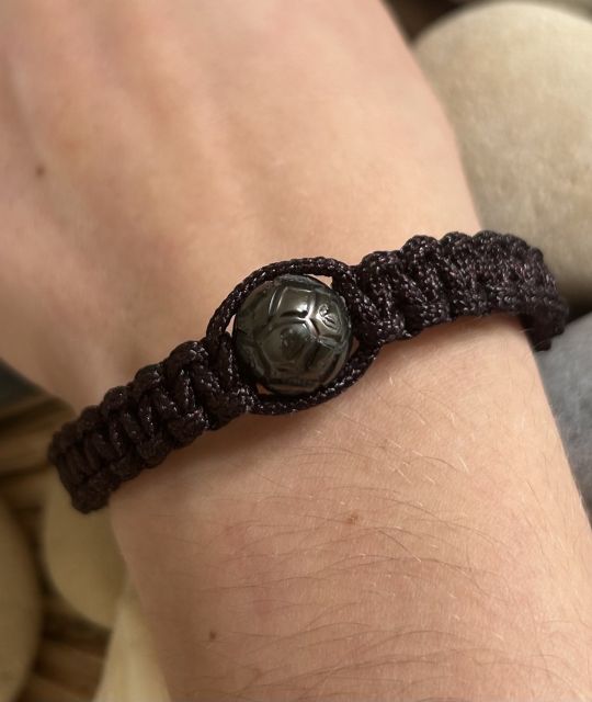 Magnifique perle de Tahiti de couleur noire sur un lien marron tressé en macramé - livraison sécurisée - gratuite - certificat GIA et garantie