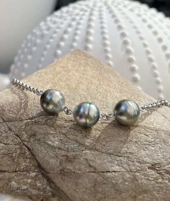 Bijou en perle de Tahiti aux reflets rares et lustre exceptionnel. Certificat d’authenticité et livraison sécurisée – Poemotu