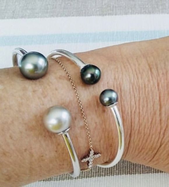 Descubra las opiniones de nuestros clientes sobre nuestra pulsera rígida Toi & Moi con perlas de Tahití - testimonios 100% auténticos con Poemotu - Únase a nuestra gran comunidad