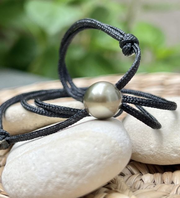 Bijou en perle de Tahiti aux reflets rares et lustre exceptionnel. Certificat d’authenticité et livraison sécurisée – Poemotu.