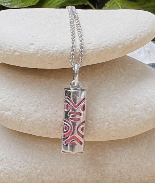Adoptez sans attendre le pendentif tiki amour - agate rose - pièce unique - tiki traditionnel de Tahiti - livraison gratuite - satisfait ou remboursé 30 jours