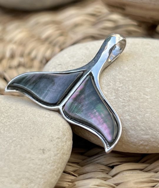 Pendentif homme nacre de Tahiti queue de baleine - argent rhodié - création exclusive Poemotu - nacre issue de la culture de nos perles de Tahiti