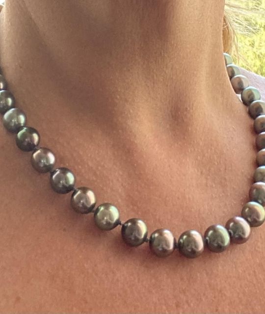 Bijou en perle de Tahiti aux reflets rares et lustre exceptionnel. Certificat d’authenticité et livraison sécurisée – Poemotu