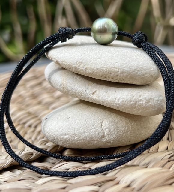 Bijou en perle de Tahiti aux reflets rares et lustre exceptionnel. Certificat d’authenticité et livraison sécurisée – Poemotu.
