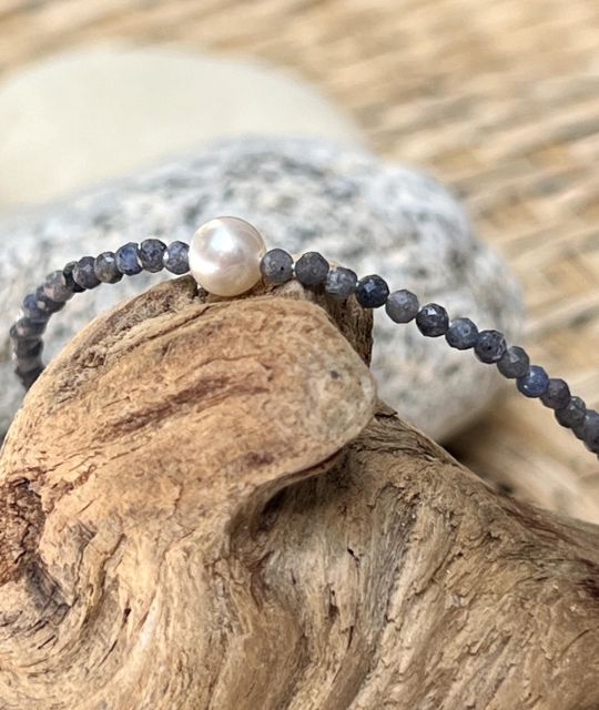 Entdecken Sie dieses wunderschöne Armband aus echten Saphiren und Süßwasserperle - hergestellt in Frankreich in Nantes - Garantie- und Echtheitszertifikat - kostenloser Versand