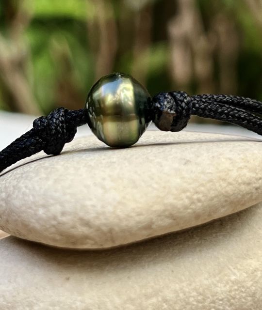 Bijou en perle de Tahiti aux reflets rares et lustre exceptionnel. Certificat d’authenticité et livraison sécurisée – Poemotu.