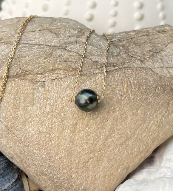 Bijou en perle de Tahiti aux reflets rares et lustre exceptionnel. Certificat d’authenticité et livraison sécurisée – Poemotu