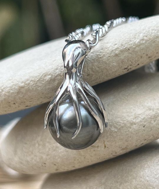 Pendentif pieuvre véritable perle de Tahiti au caractère authentique - certifié et garanti - livraison gratuite sécurisée