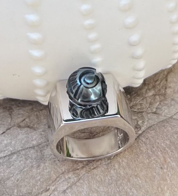 Joya en perla de Tahití con reflejos raros y brillo excepcional. Certificado de autenticidad y entrega segura – Poemotu.