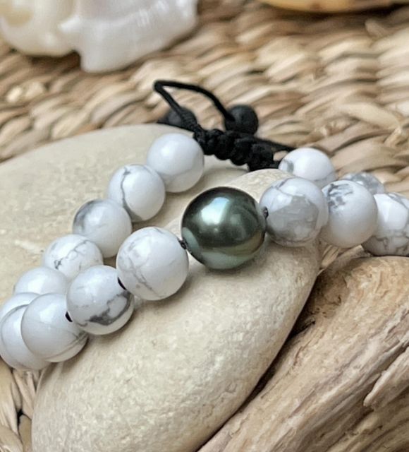 Retrouvez le bien-être, équilibrez vos énergies avec ce bracelet unique en pierres naturelles et perle de Tahiti pour un apaisement du stress !