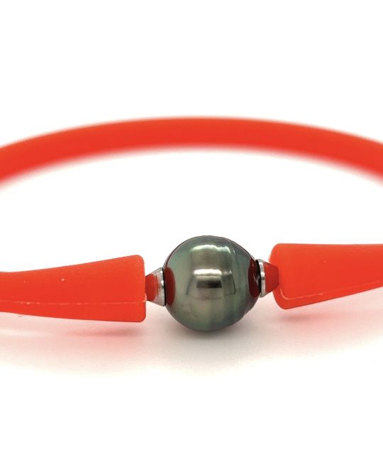 Bijou en perle de Tahiti aux reflets rares et lustre exceptionnel. Certificat d’authenticité et livraison sécurisée – Poemotu.