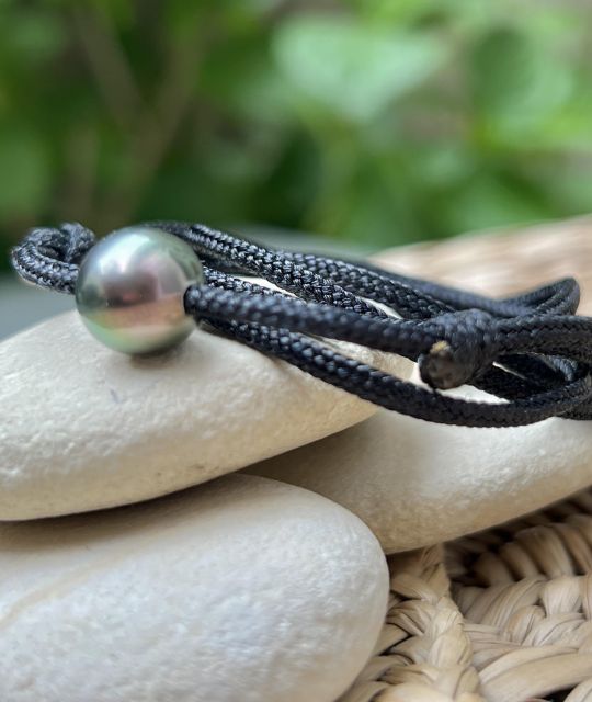 Bijou en perle de Tahiti aux reflets rares et lustre exceptionnel. Certificat d’authenticité et livraison sécurisée – Poemotu.