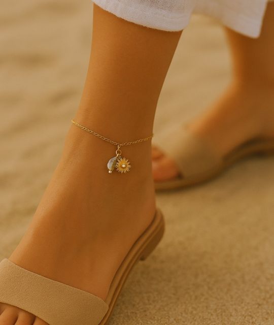 Découvrez ce bijou en photos contractuelles sans attendre - véritable keshi monté sur un bracelet de cheville - breloque soleil - livraison gratuite sécurisée