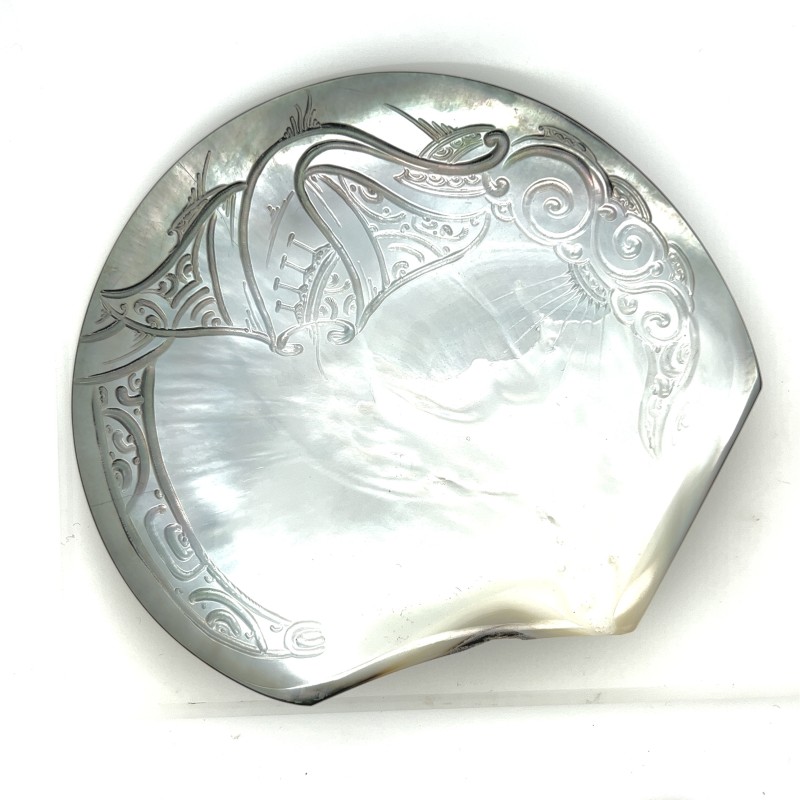 Tahitische Perlmuttgravur eines Mantarochens