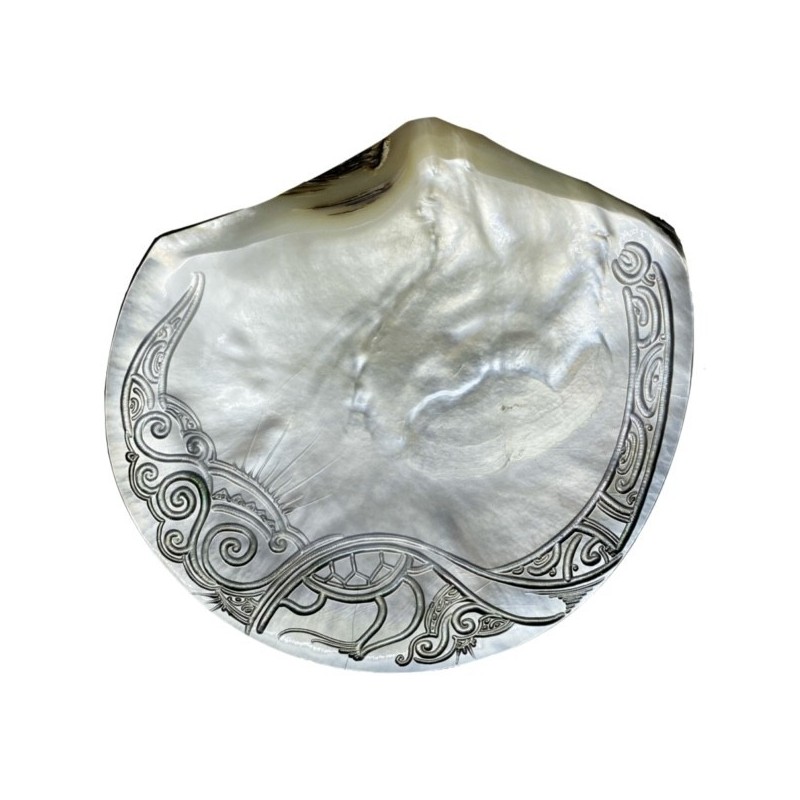 Manta raya grabada en nácar de Tahití