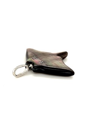 Tahitian mother-of-pearl manta-ray sterling silver pendant