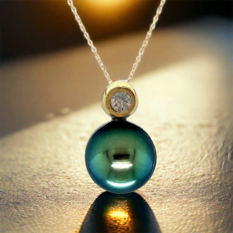 Anhänger aus 750/00 Gelbgold mit Diamant und Tahitiperle