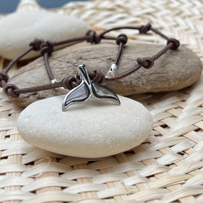 Ari - Leather Necklace Tahitian Nacre Dolphin Tail