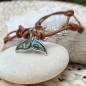 Anui - Lederhalskette mit Delfinschwanz und Abalone-Perlmutt