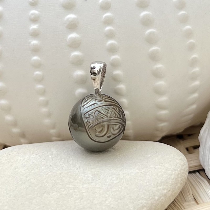 Pendentif grosse perle de Tahiti gravée