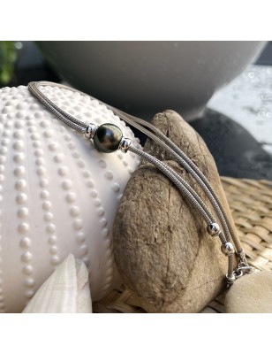 A perfect blend of simplicity and refinement, embodying classic beauty.