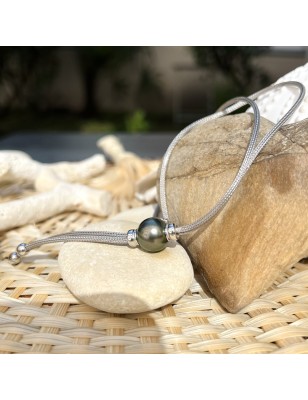 A perfect blend of simplicity and refinement, embodying classic beauty.