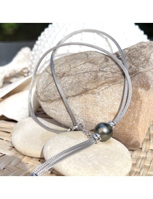 A perfect blend of simplicity and refinement, embodying classic beauty.