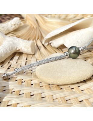 A perfect blend of simplicity and refinement, embodying classic beauty.