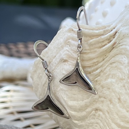 Pendientes de plata rodiada con manta raya de nácar de Tahití