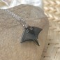 Colgante Manta Ray, plata rodiada, nácar de Tahití