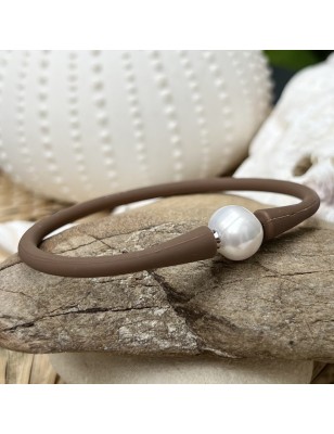 Sportarmband mit weißen Süßwasserperlen – Schokoladenbraunes Armband