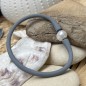 Bracelet en caoutchouc gris avec perle d'eau douce