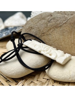 signification collier tiki en os pour homme prix