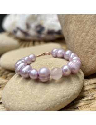 Pulsera de bebé con perlas de agua y cuarzo rosa