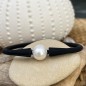 Bracciale da uomo con perla d'acqua dolce bianca - Gomma nera