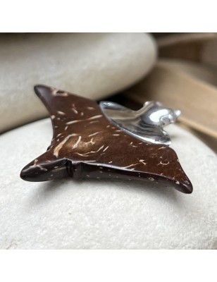 pendentif homme raie manta en noix de coco recyclée prix
