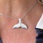 Oua - Pendentif Queue de Dauphin Nacre Blanche