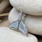 Oua - Pendentif Queue de Dauphin Nacre Blanche